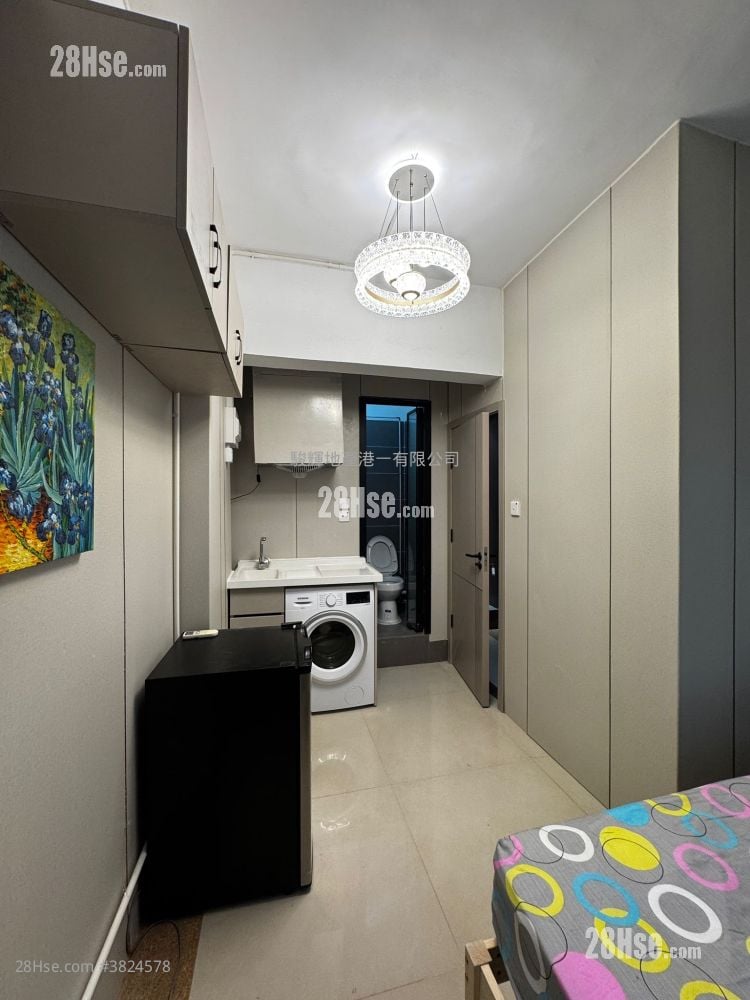 Golden Mansion Rental Studio , 1 Bathroom 180 ft²