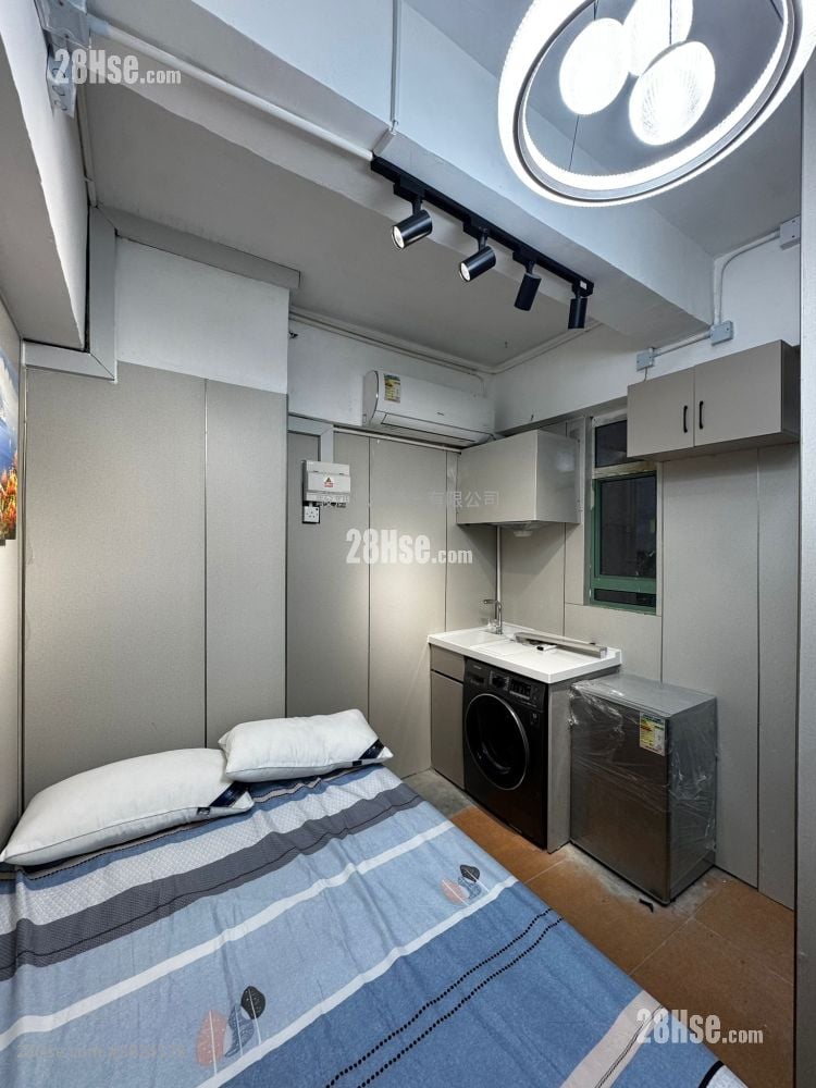 Golden Mansion Rental Studio , 1 Bathroom 180 ft²