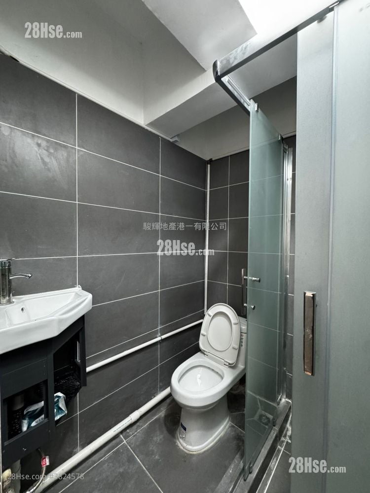 Golden Mansion Rental Studio , 1 Bathroom 180 ft²