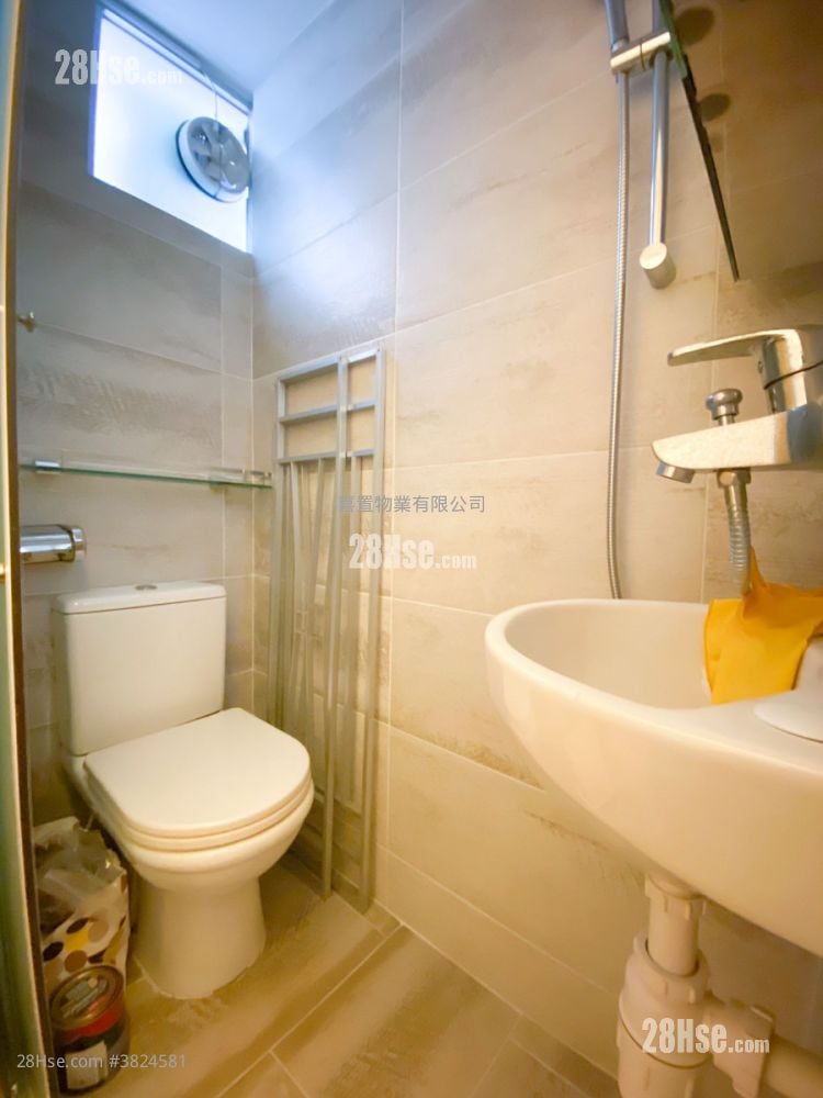 Apartment Sell 2 Bedrooms , 2 Bathrooms 447 ft²