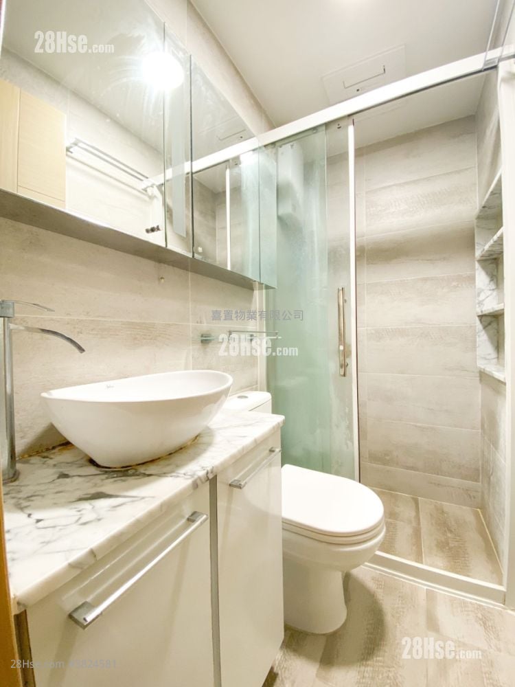 Apartment Sell 2 Bedrooms , 2 Bathrooms 447 ft²