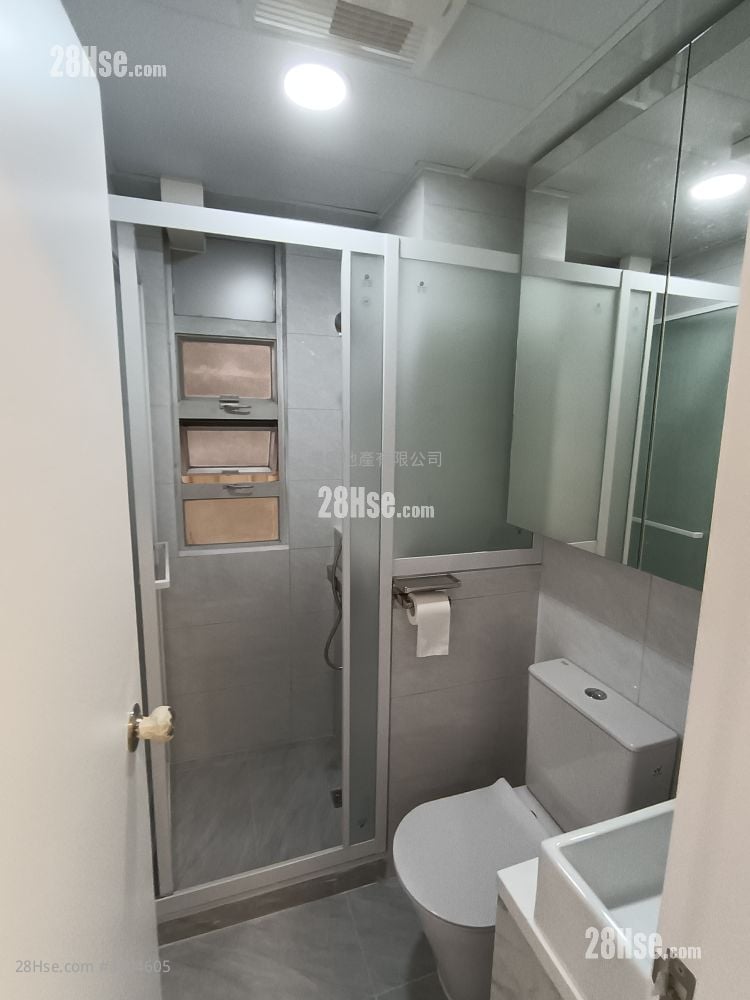 Gold Jade Mansion Rental 3 Bedrooms , 1 Bathroom 446 ft²