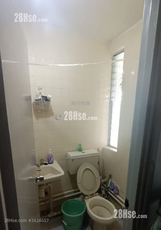 Yee Nga Court Sell 2 Bedrooms , 1 Bathroom 401 ft²