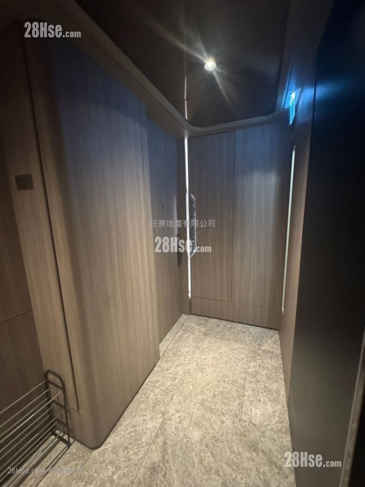 One Eighty Rental 2 Bedrooms 331 ft²