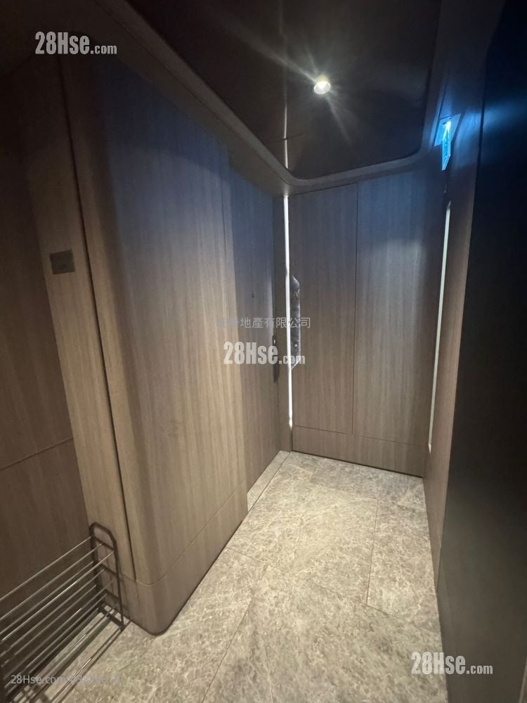 One Eighty Rental 2 Bedrooms 331 ft²