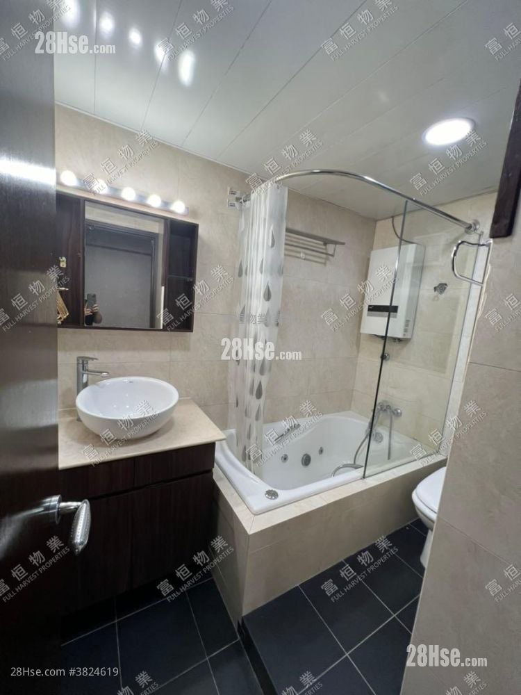 Whampoa Garden Sell 3 Bedrooms , 2 Bathrooms 680 ft²