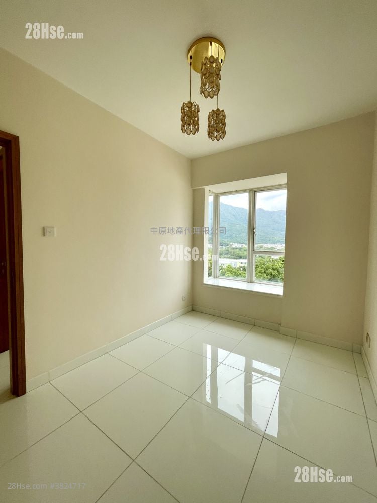 bedroom 2: The Beverly Hills Sell 4 Bedrooms , 2 Bathrooms 1,606 ft²