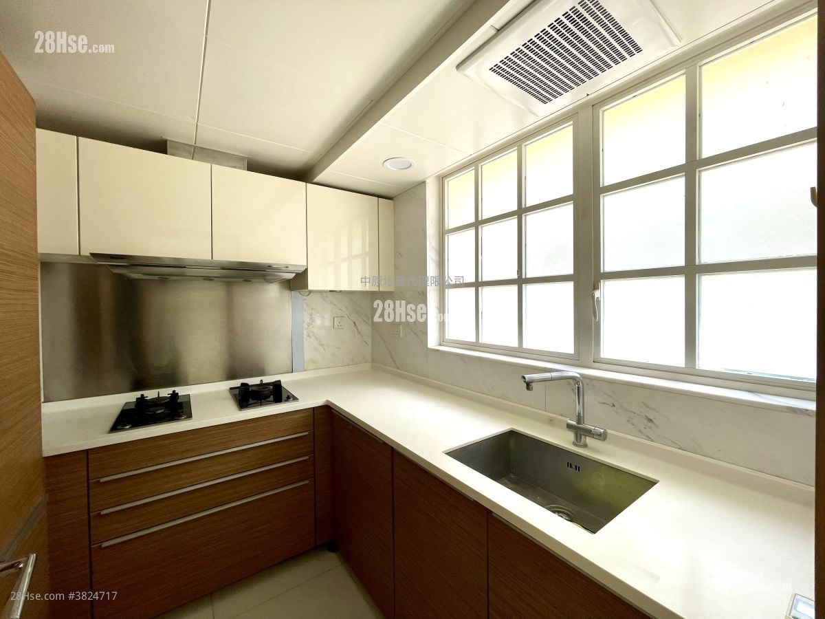 The Beverly Hills Sell 4 Bedrooms , 2 Bathrooms 1,606 ft²