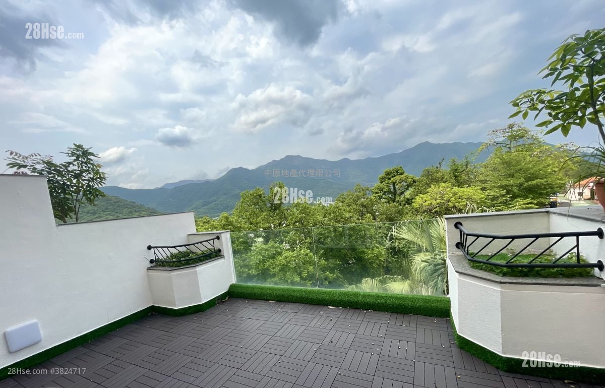 balcony: The Beverly Hills Sell 4 Bedrooms , 2 Bathrooms 1,606 ft²