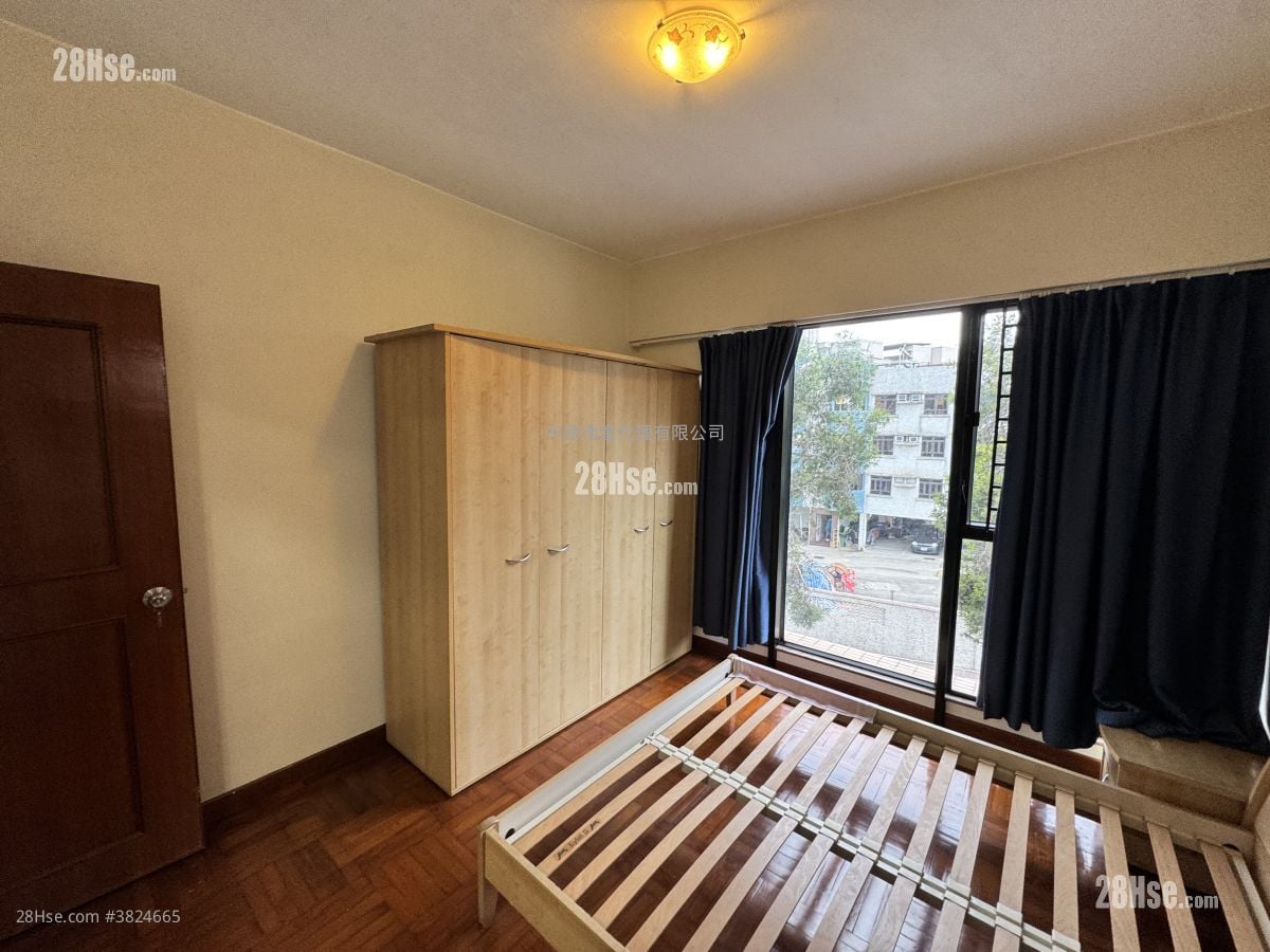 master room: Meadowlands Sell 3 Bedrooms , 1 Bathroom 972 ft²