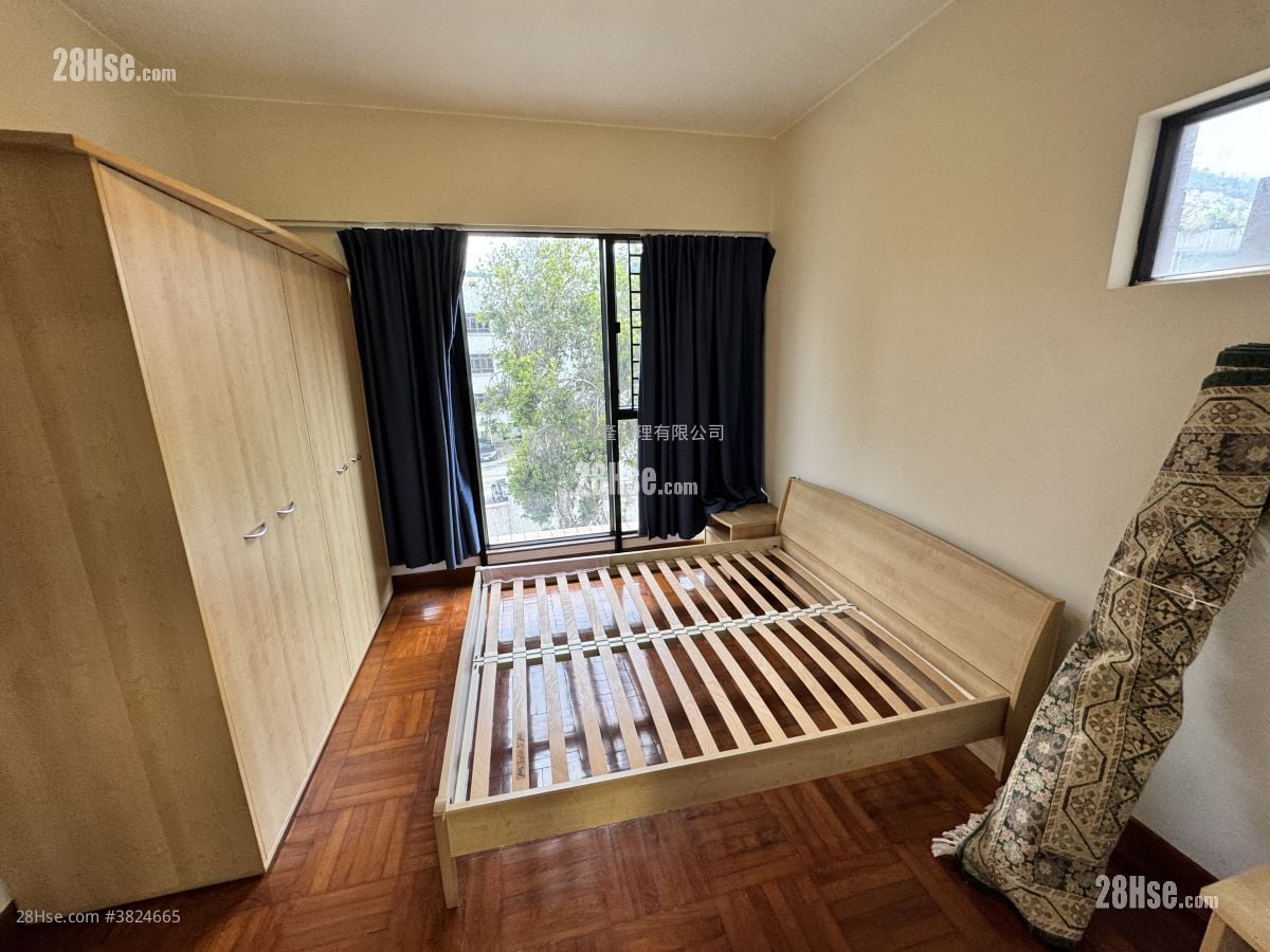 master room: Meadowlands Sell 3 Bedrooms , 1 Bathroom 972 ft²