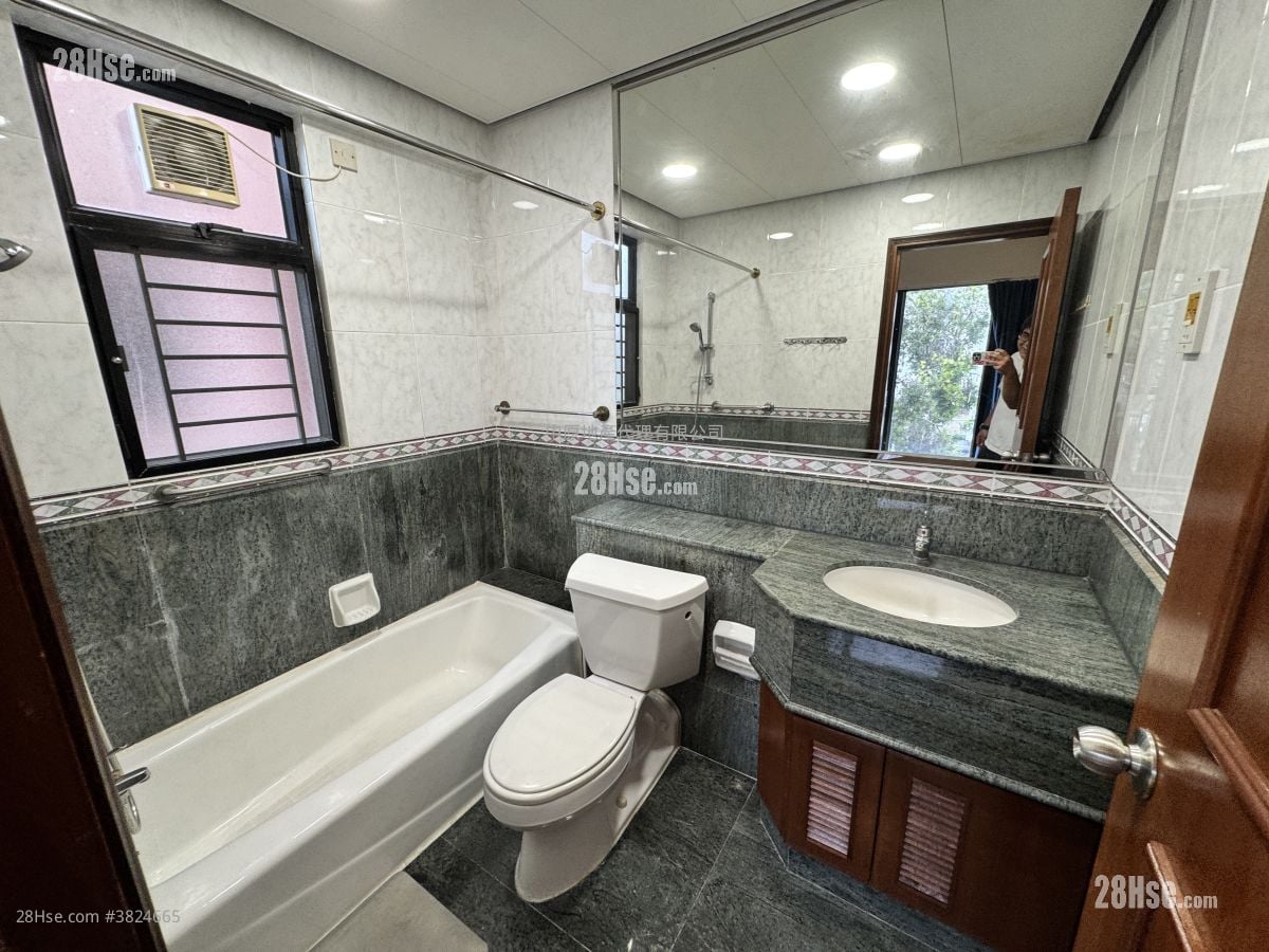 bathroom: Meadowlands Sell 3 Bedrooms , 1 Bathroom 972 ft²