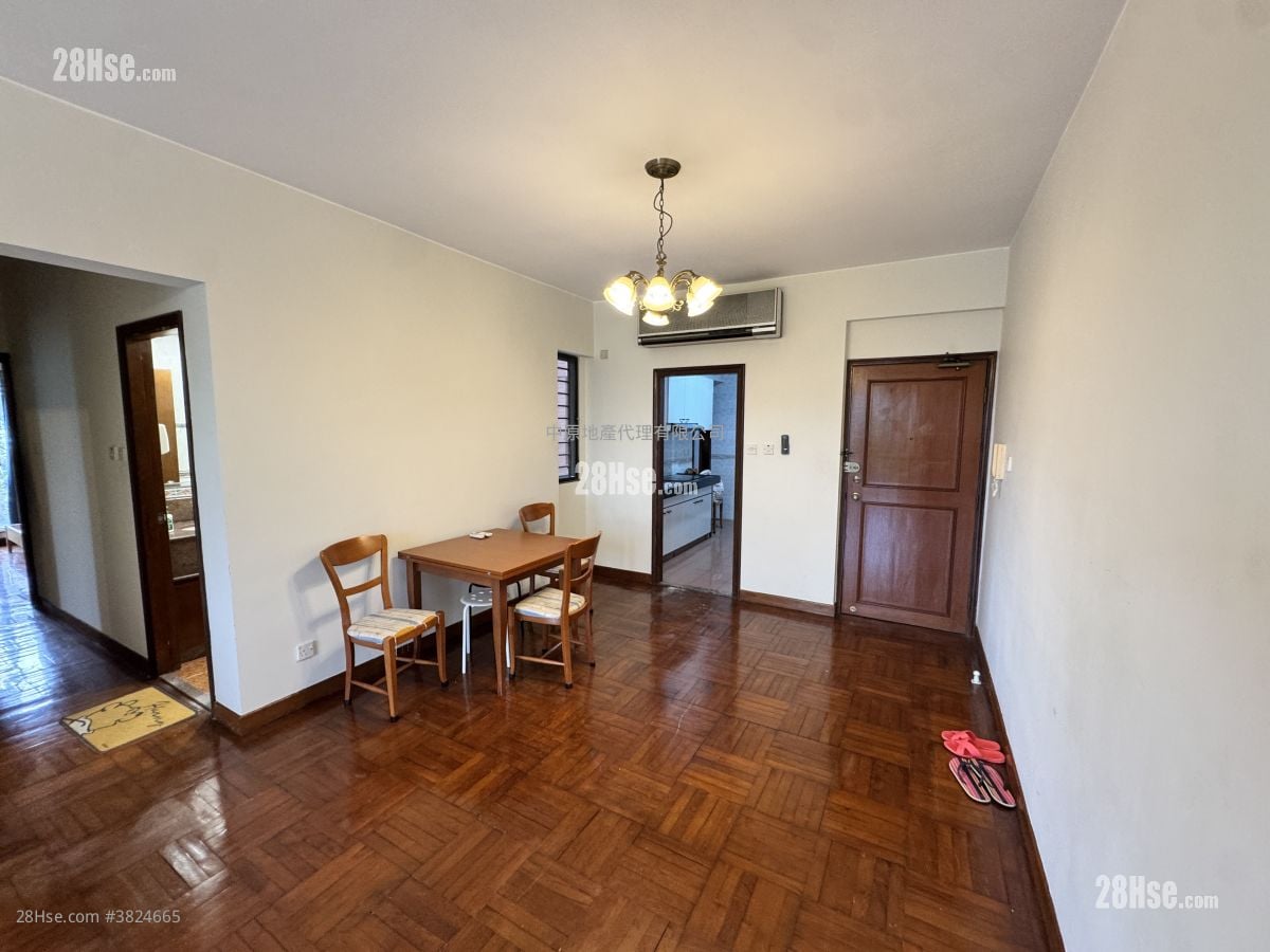 living room: Meadowlands Sell 3 Bedrooms , 1 Bathroom 972 ft²