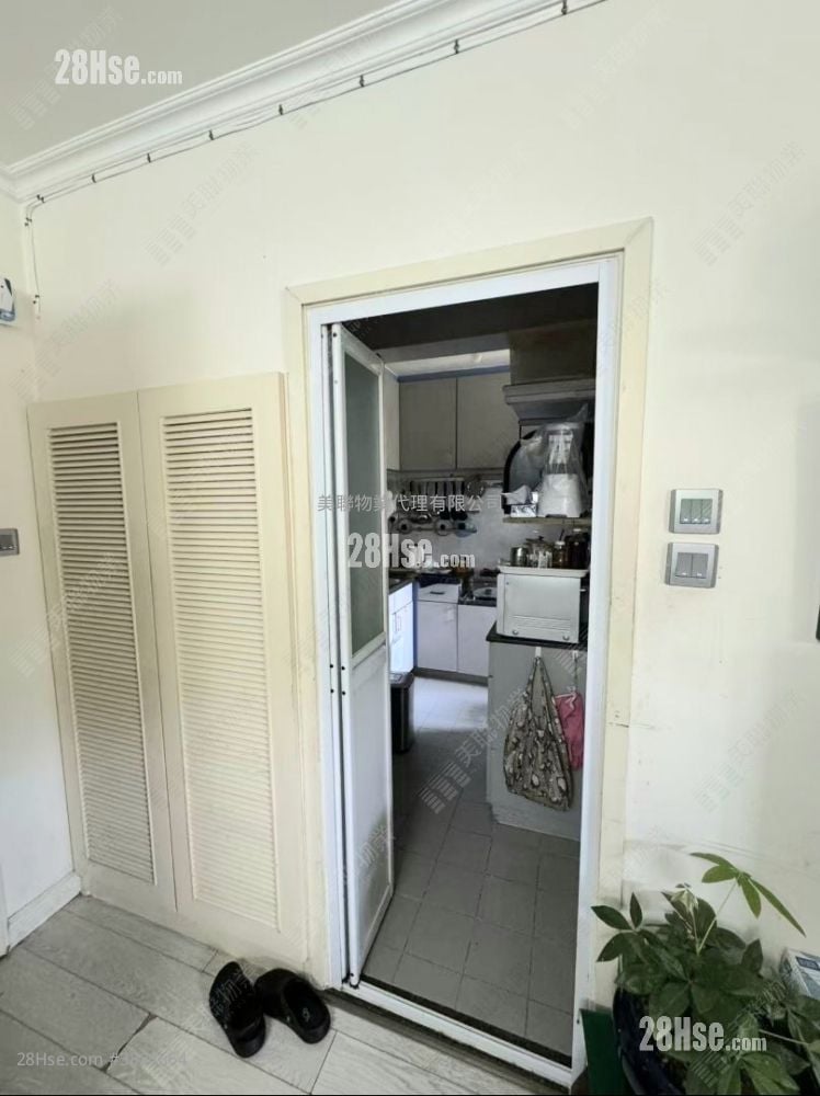 Hin Ming Court Sell 3 Bedrooms , 1 Bathroom 607 ft²