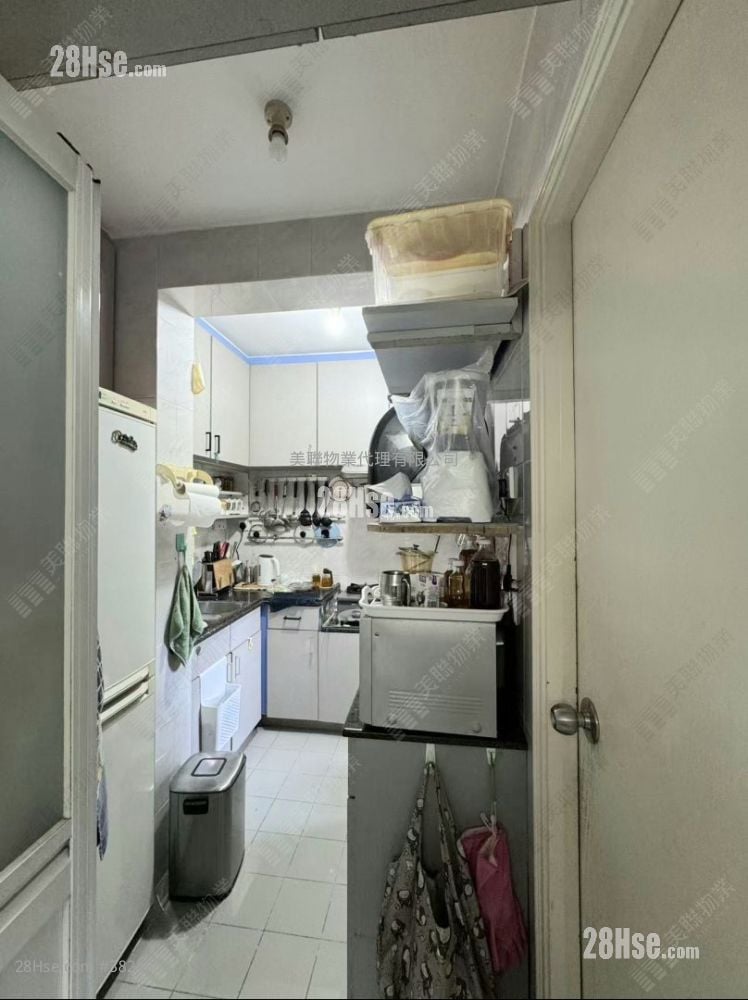 Hin Ming Court Sell 3 Bedrooms , 1 Bathroom 607 ft²