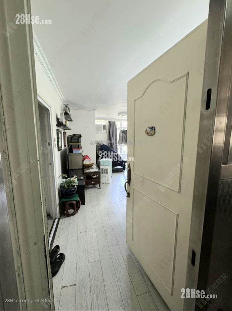 Hin Ming Court Sell 3 Bedrooms , 1 Bathroom 607 ft²