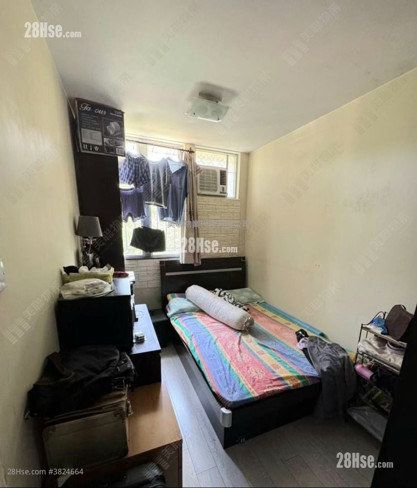 Hin Ming Court Sell 3 Bedrooms , 1 Bathroom 607 ft²