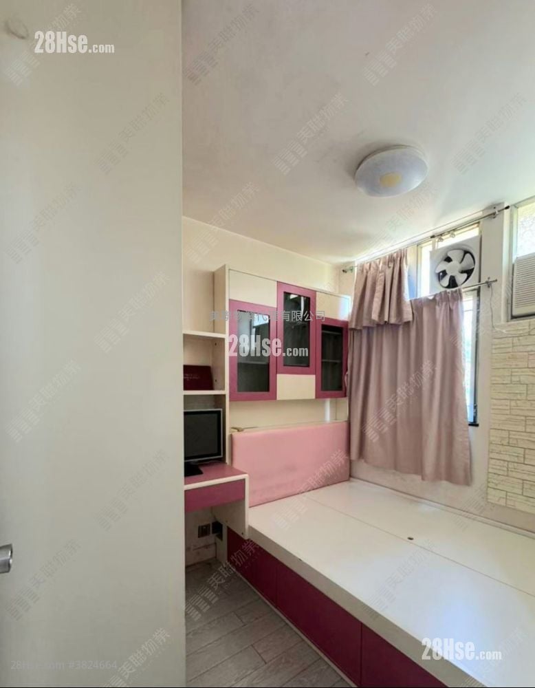 Hin Ming Court Sell 3 Bedrooms , 1 Bathroom 607 ft²