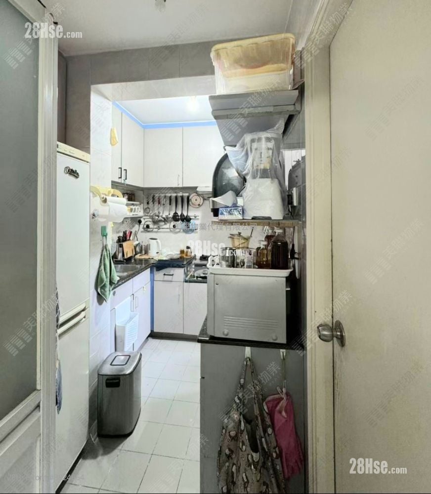 Hin Ming Court Sell 3 Bedrooms , 1 Bathroom 607 ft²