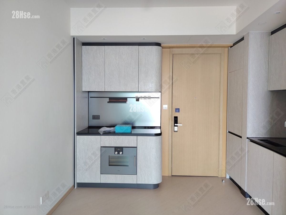 One Victoria Rental 2 Bedrooms , 1 Bathroom 451 ft²