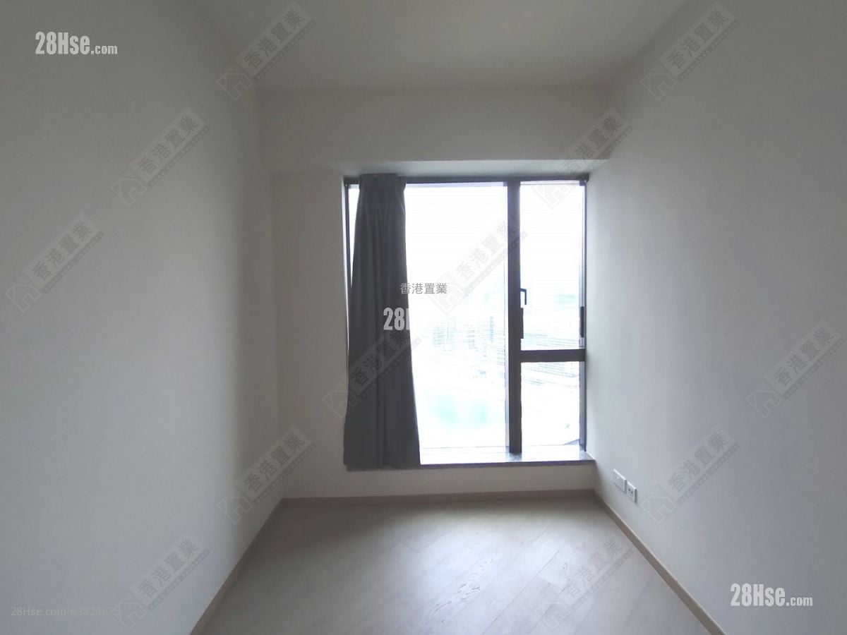 One Victoria Rental 2 Bedrooms , 1 Bathroom 451 ft²