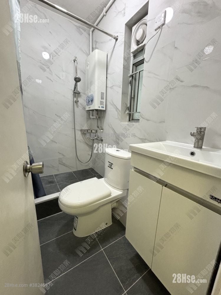 Yuk Ming Court Sell 2 Bedrooms , 1 Bathroom 438 ft²