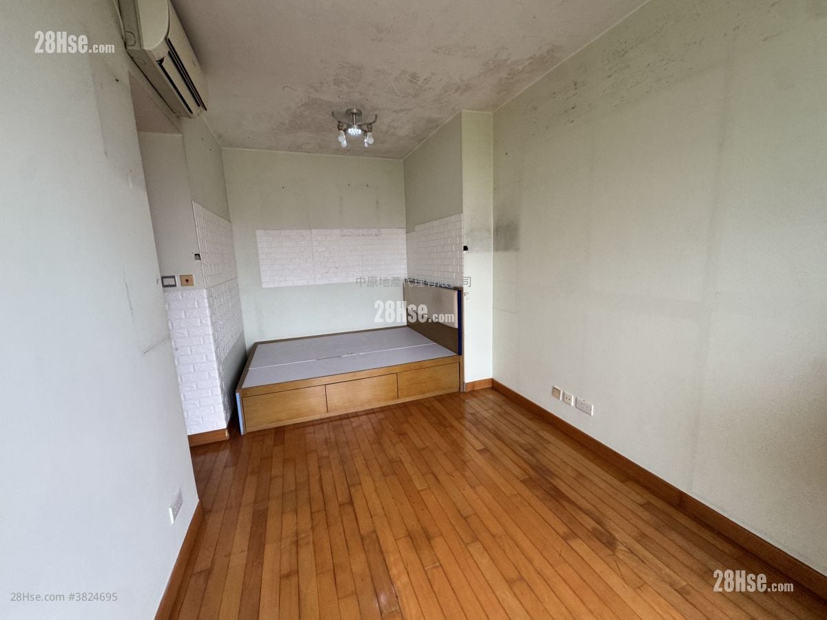 The Hillgrove Sell 3 Bedrooms , 1 Bathroom 745 ft²