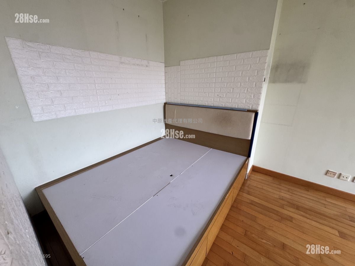 The Hillgrove Sell 3 Bedrooms , 1 Bathroom 745 ft²