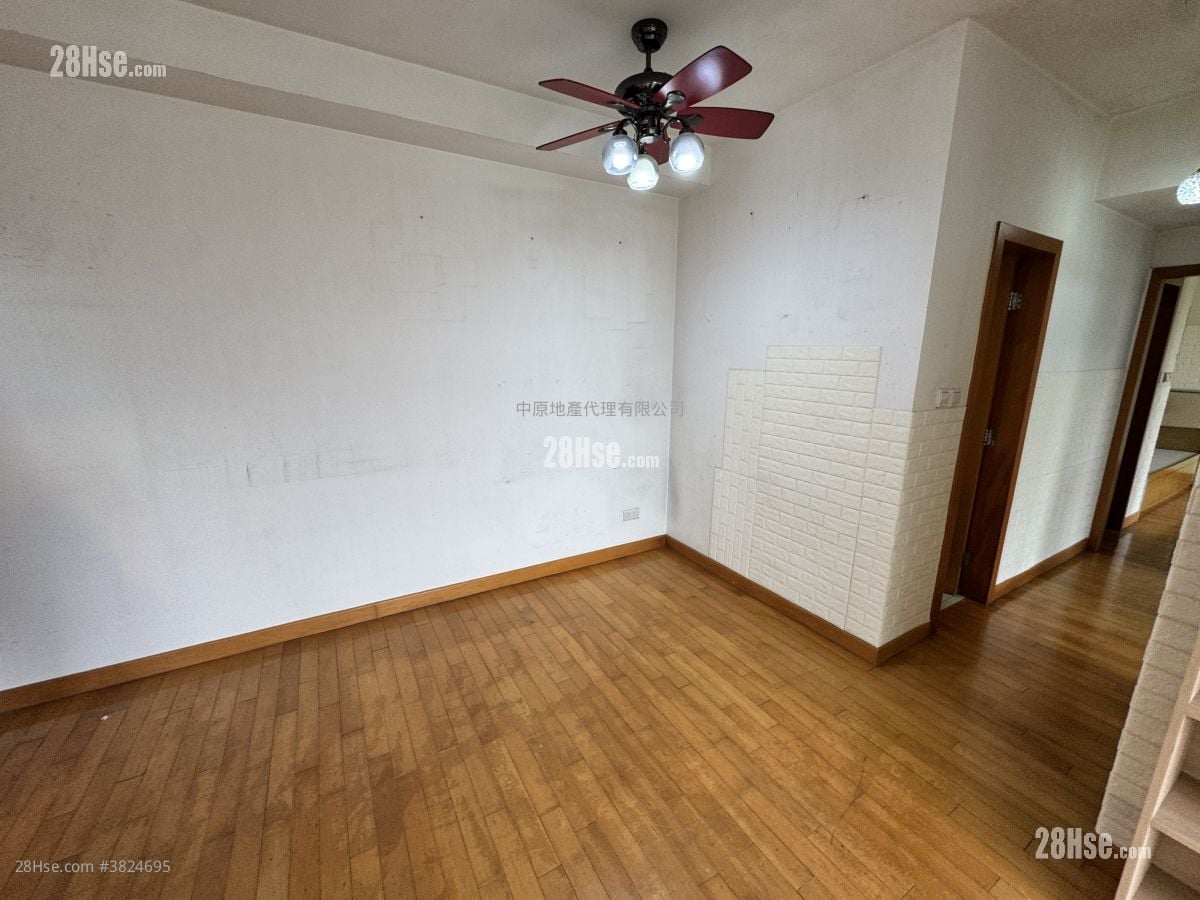 The Hillgrove Sell 3 Bedrooms , 1 Bathroom 745 ft²