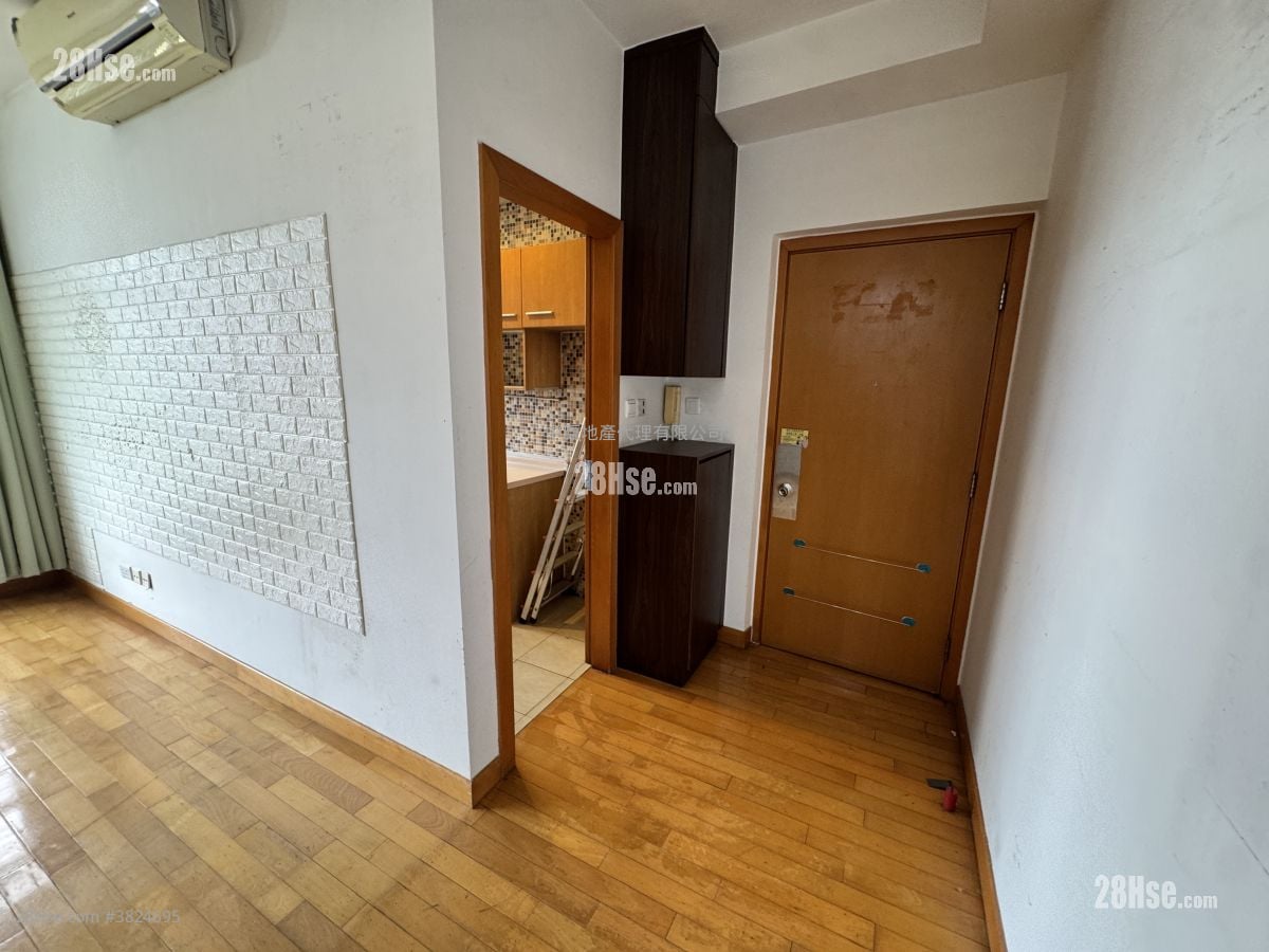 The Hillgrove Sell 3 Bedrooms , 1 Bathroom 745 ft²