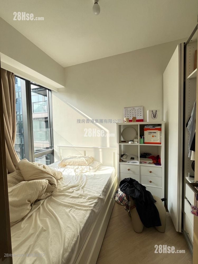 Uptown East Sell 1 Bedroom , 1 Bathroom 373 ft²