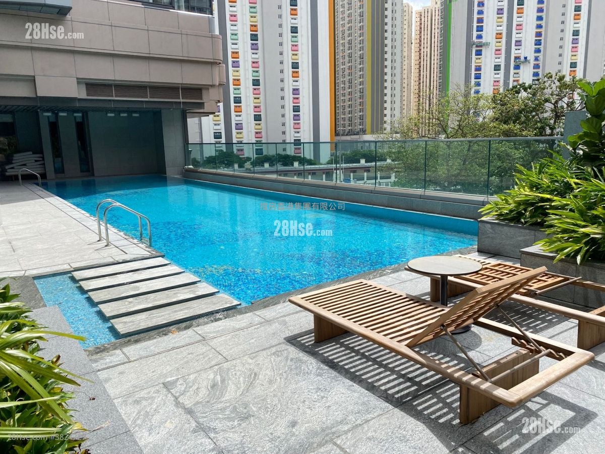 Uptown East Sell 1 Bedroom , 1 Bathroom 373 ft²