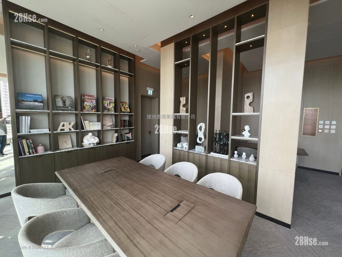 Uptown East Sell 1 Bedroom , 1 Bathroom 373 ft²