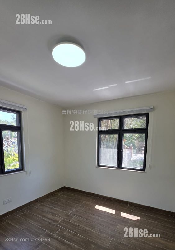 村屋 租盘 3 房 , 1 浴室 700 平方尺