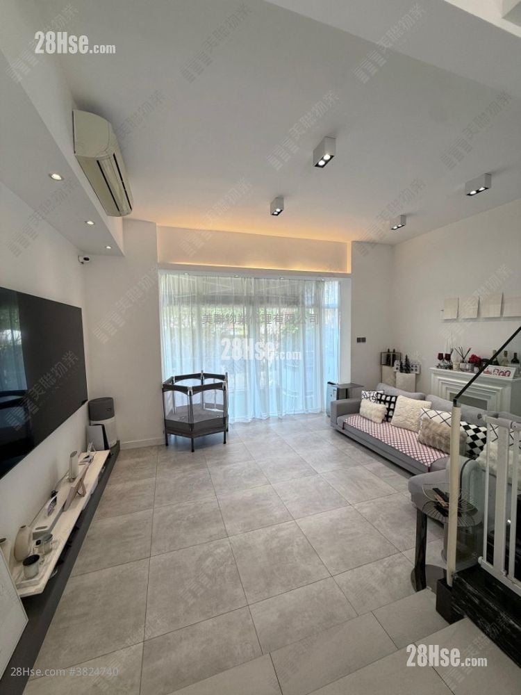 The Beverly Hills Sell 4 Bedrooms 1,597 ft²