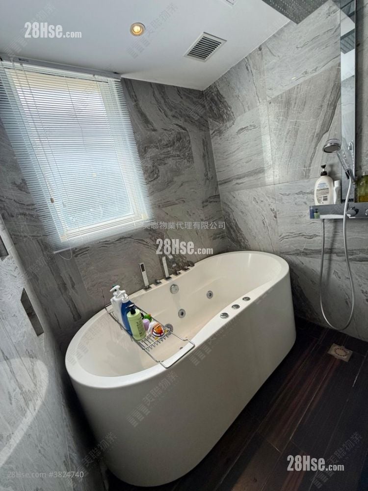 The Beverly Hills Sell 4 Bedrooms 1,597 ft²