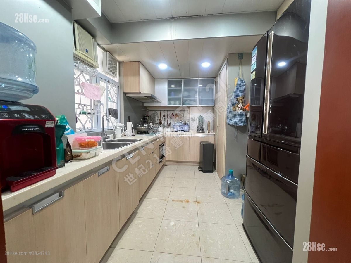 世界花园 售盘 3 房 , 2 浴室 1,255 平方尺