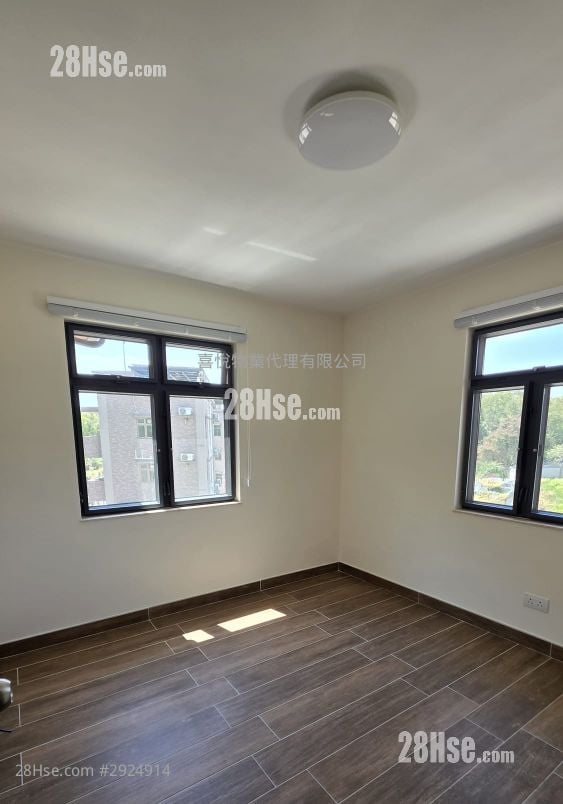 村屋 租盤 3 房 , 1 浴室 700 平方呎