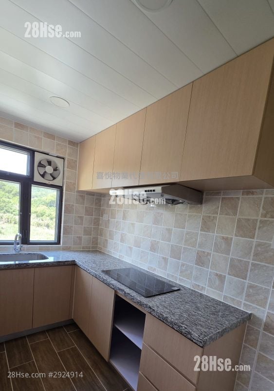 村屋 租盤 3 房 , 1 浴室 700 平方呎