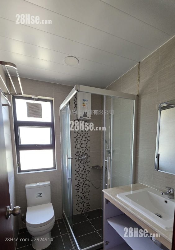 村屋 租盤 3 房 , 1 浴室 700 平方呎