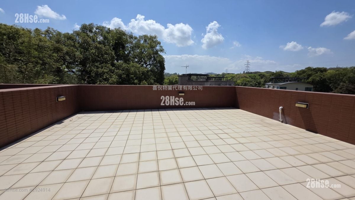 村屋 租盤 3 房 , 1 浴室 700 平方呎