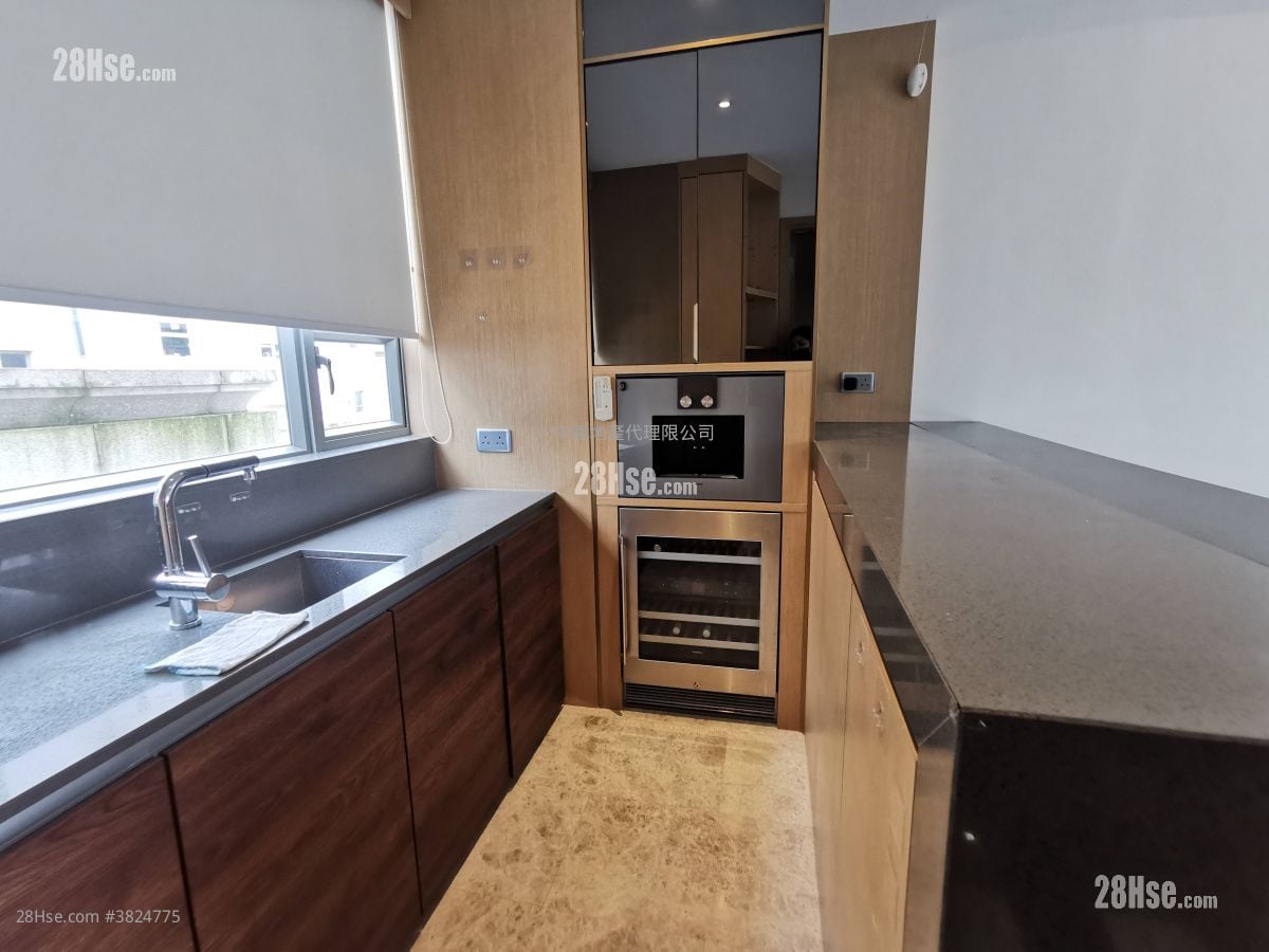 泓山 租盘 4 房 , 3 浴室 2,088 平方尺