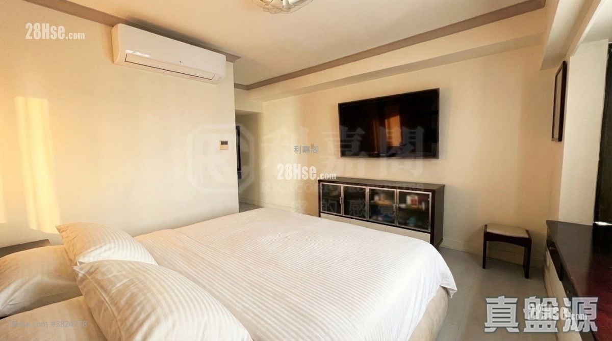 Monte Carlton Sell 4 Bedrooms , 3 Bathrooms 1,085 ft²