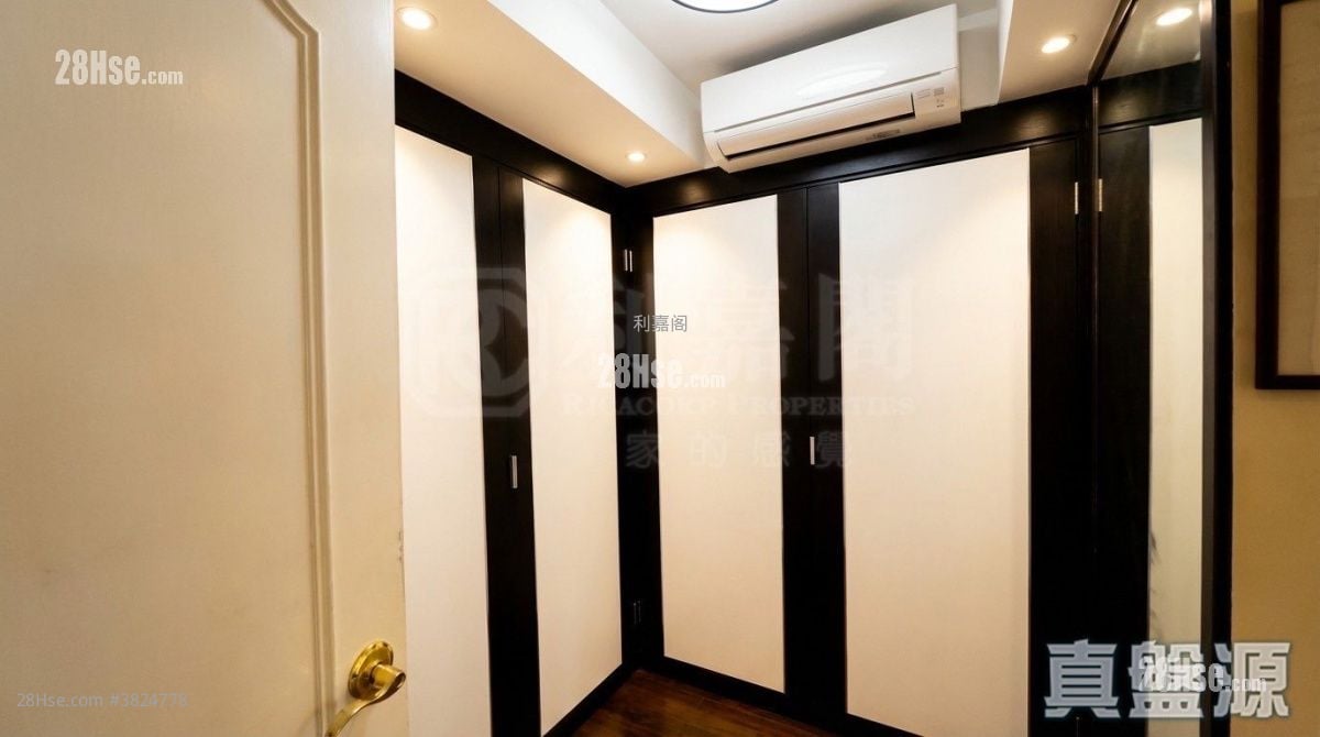 Monte Carlton Sell 4 Bedrooms , 3 Bathrooms 1,085 ft²