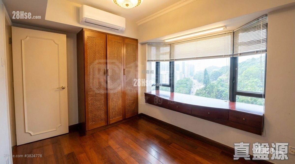 Monte Carlton Sell 4 Bedrooms , 3 Bathrooms 1,085 ft²