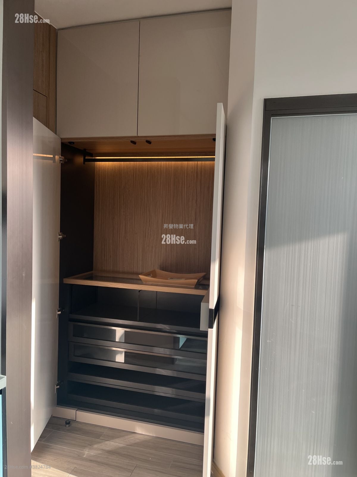 The Vantage Rental Studio , 1 Bathroom 196 ft²