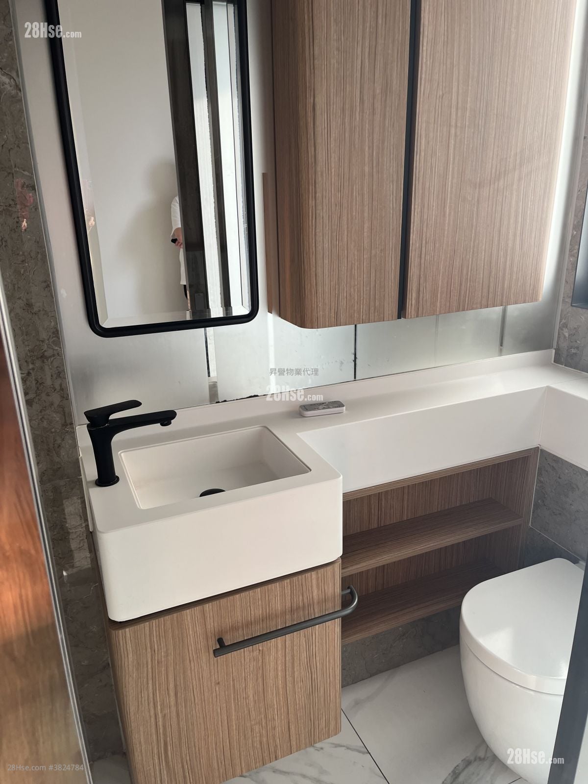 The Vantage Rental Studio , 1 Bathroom 196 ft²