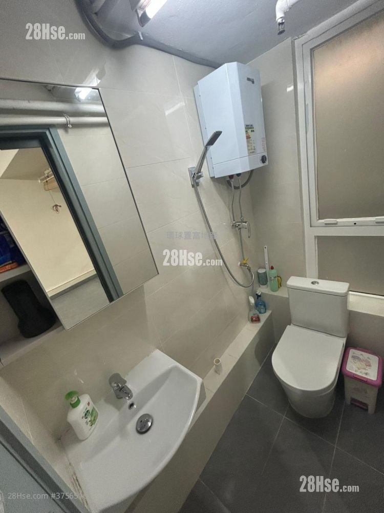 華寶中心 租盤 668 平方呎