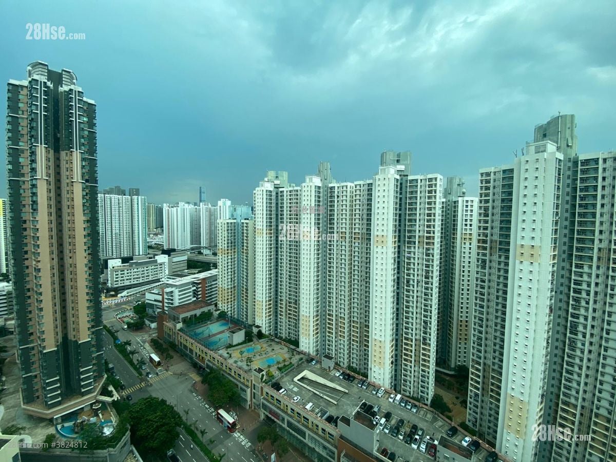 One West Kowloon Sell 3 Bedrooms , 3 Bathrooms 877 ft²