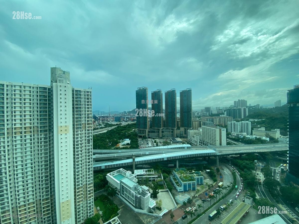 One West Kowloon Sell 3 Bedrooms , 3 Bathrooms 877 ft²